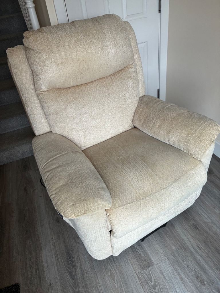 Recliner chair 