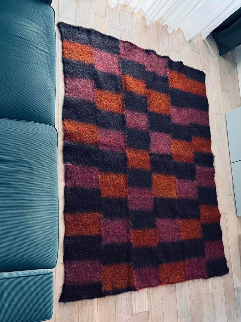 Vintage handmade wool shaggy rug - 225x175cm