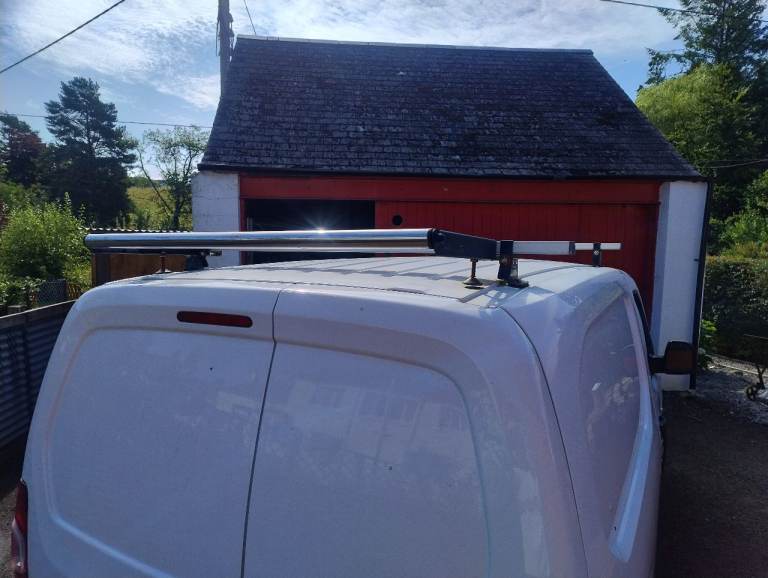 Roof bars with ladder roller 