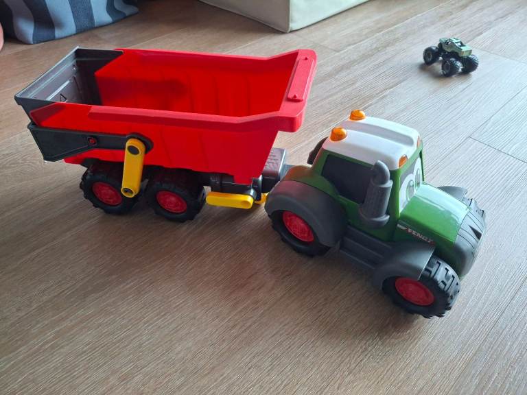 Toy Fendt tractors and trailer
