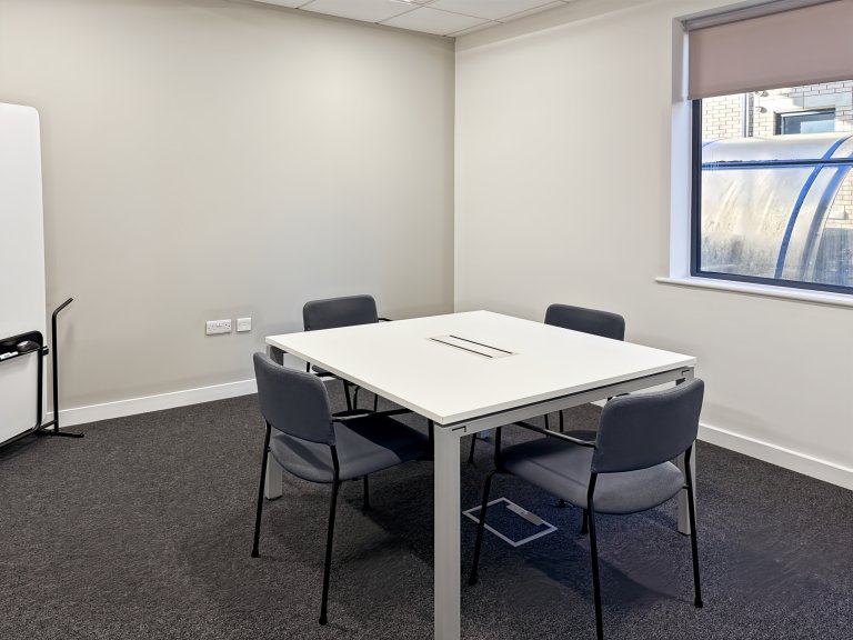 Taunton - TA12PX \ Office Space for Rent - 1 Desk Available