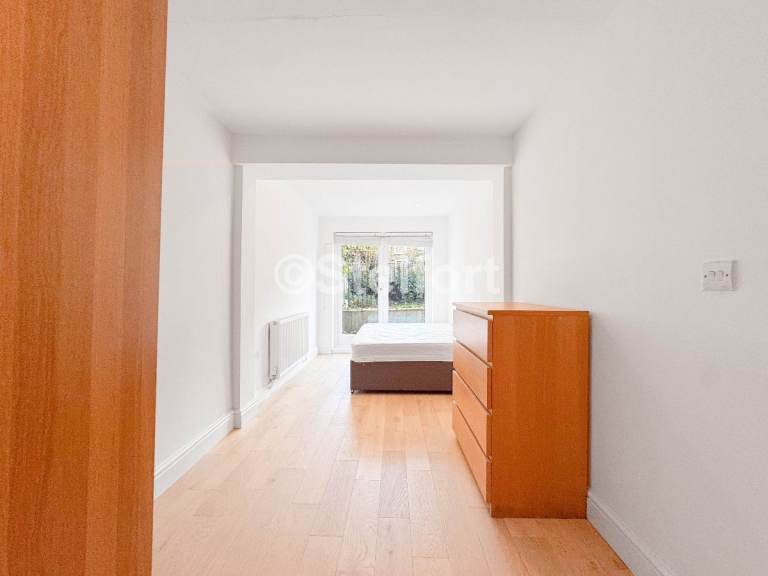 3 bedroom flat in St. John's Grove, London N19