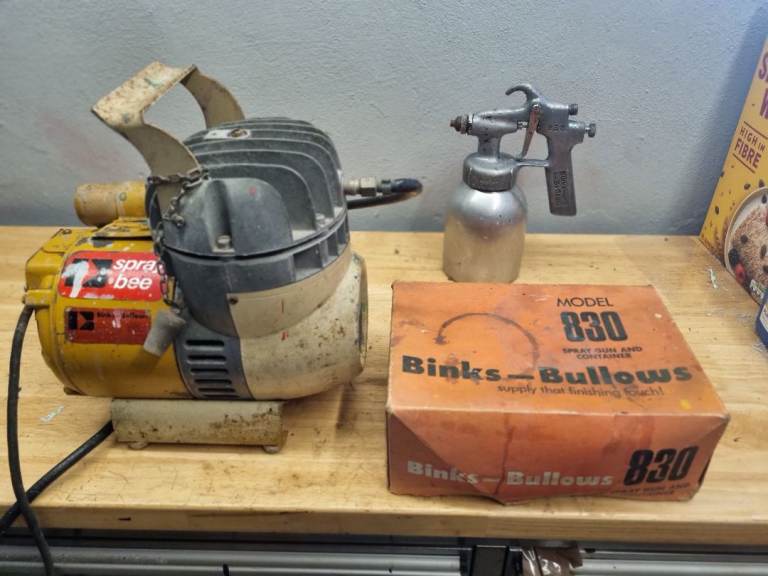 Binks-Bullows Spraybee Air Compressor with Model 830 Spray Gun