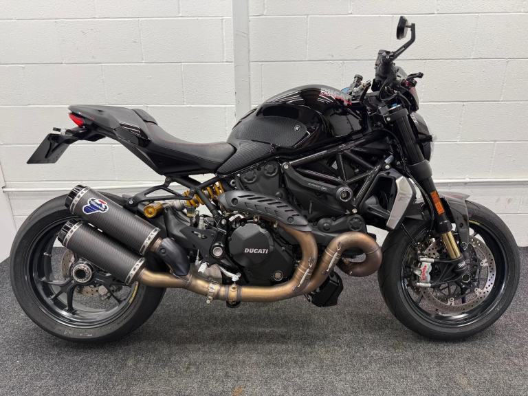 DUCATI M1200R ABS MONSTER 1200 R ** 8548 miles - Termignoni Exhausts **