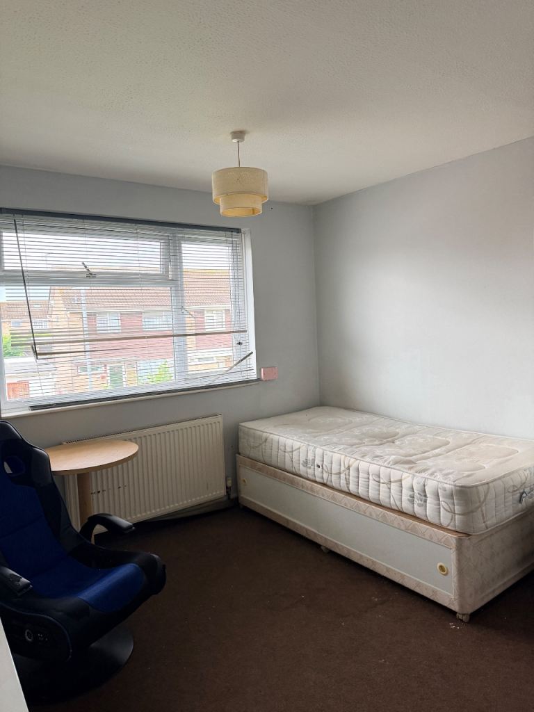 Room to rent with walk in closet