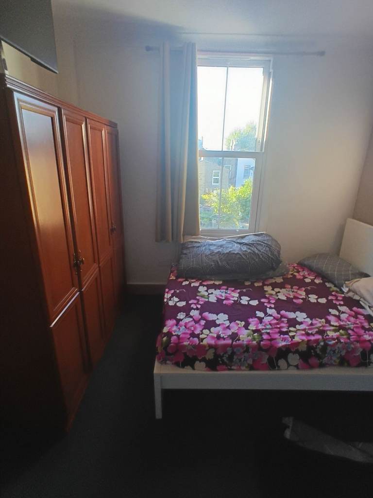 Double room in home at homerton