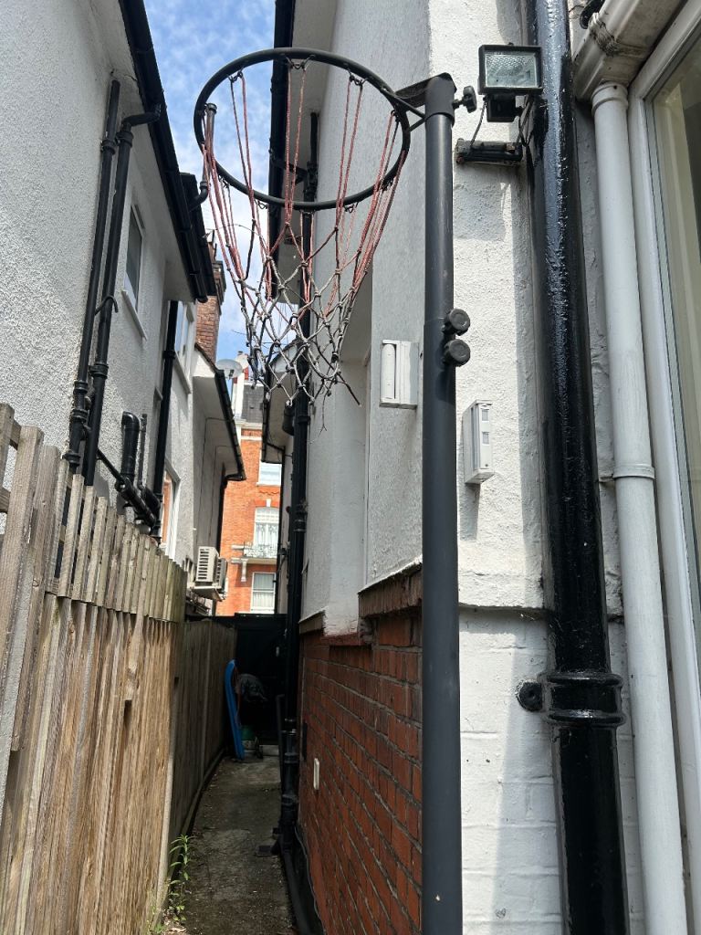 Netball post and hoop