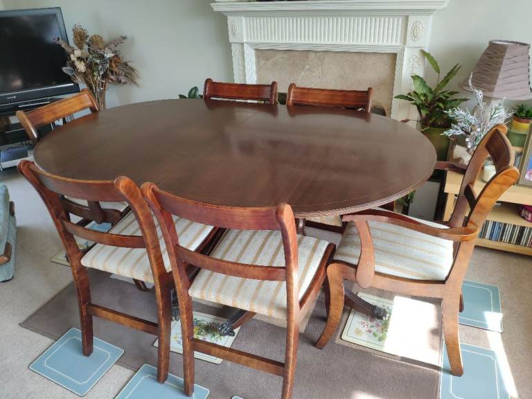 Dining Table and 6 Chairs