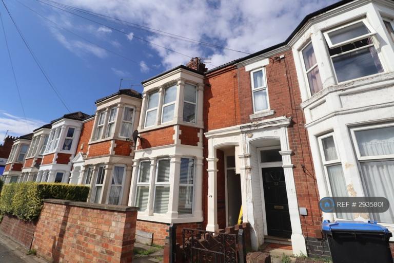 2 bedroom flat in London Road, Northampton, NN4 (2 bed) (#2935801)
