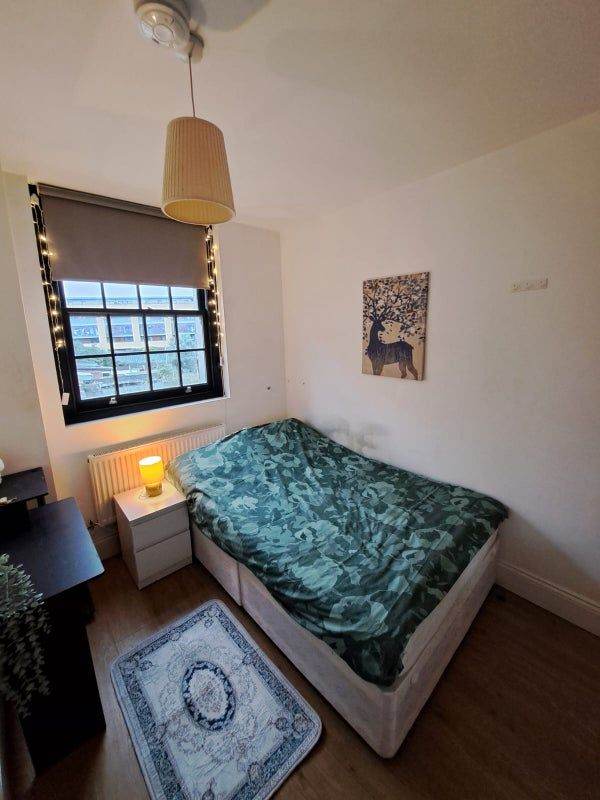 🌸 Fresh & Clean Shared Room - Spotlessly Maintained, New Bedding, Hygienic, Move Now All Saints 🧹
