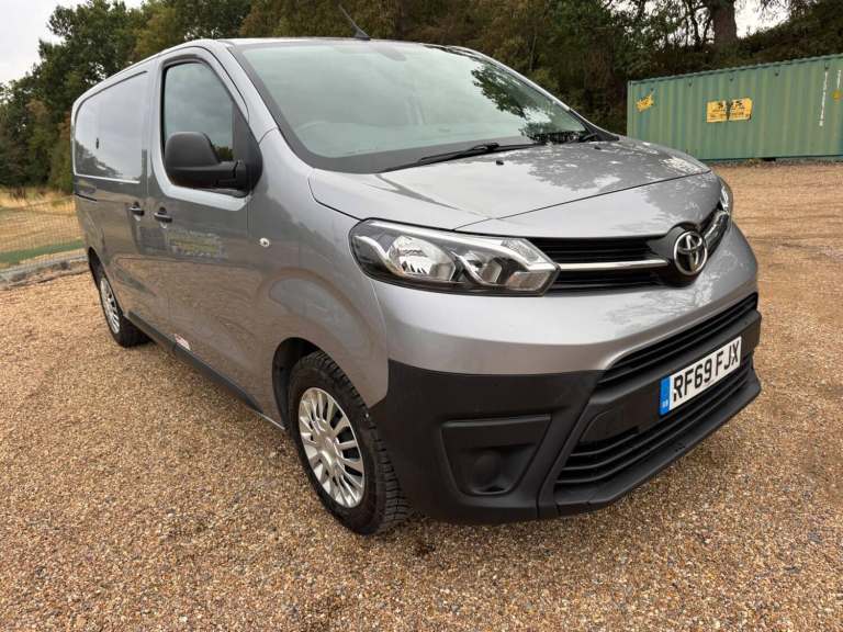 Toyota ProAce 2.0D Icon Medium Panel Van MWB Euro 6 (s/s) 6dr Diesel Manual