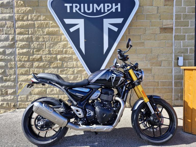 2024 TRIUMPH SPEED 400 - 1 Owner Low mileage - Customer diamond low seat
