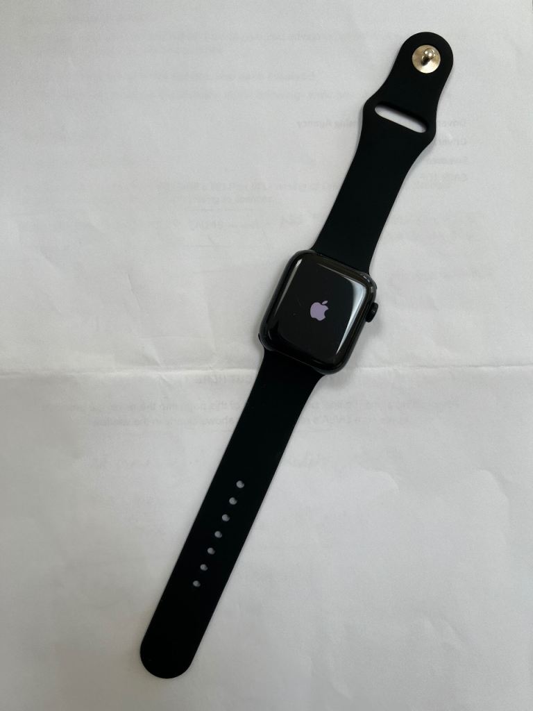 Apple Watch SE (2nd Generation) 40mm GPS + Cellular - Black, Good Condition