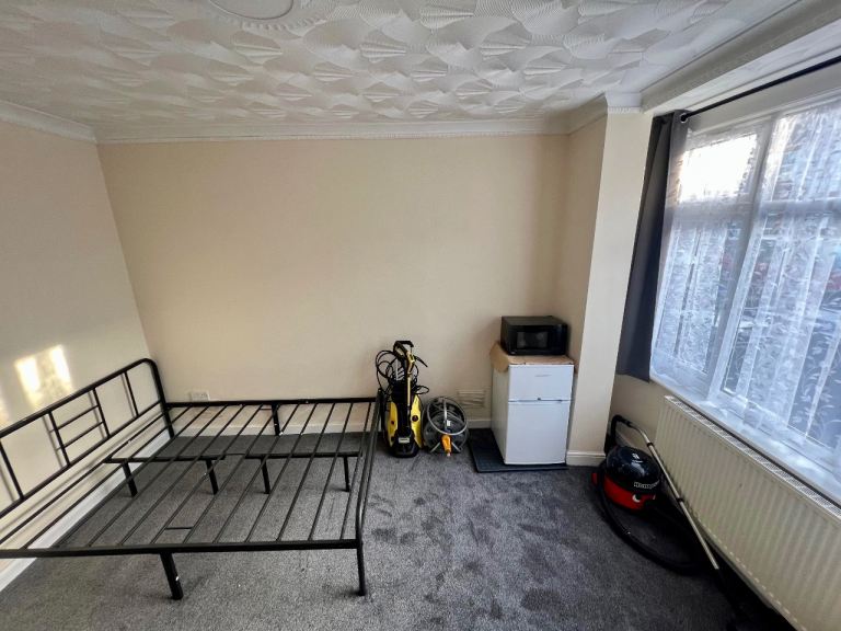 *** 5 Double Rooms Address: Hartington Road, Southall UB2 5AU