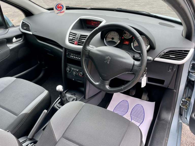 PEUGEOT 207 1.4 HDi Envy 2011