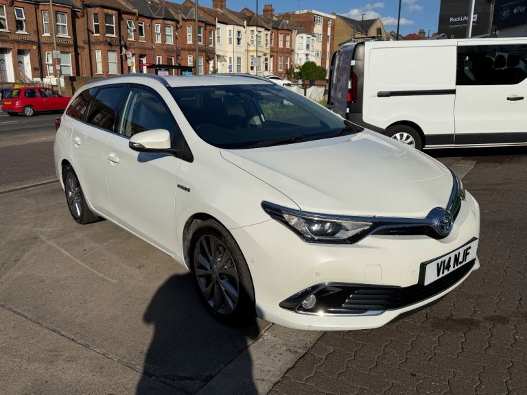 2015 Toyota Auris Excel 1.8 VVT-h Hybrid Automatic | £6,500 ONO