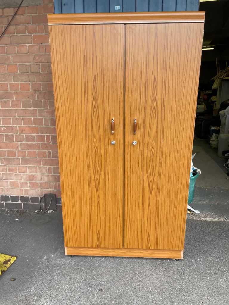 Oak Effect Double Wardrobe. . 