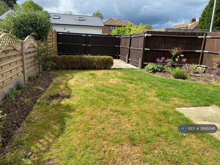 2 bedroom house in Beeton Close, Royston, SG8 (2 bed) (#2895048)