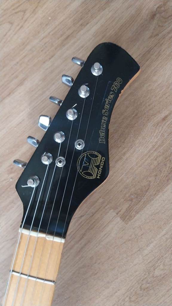 Hondo Deluxe Series 760 Black Strat