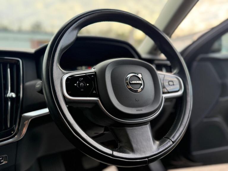 2018 Volvo V90 2.0 D4 Cross Country Pro 5dr AWD Geartronic ESTATE DIESEL Automatic