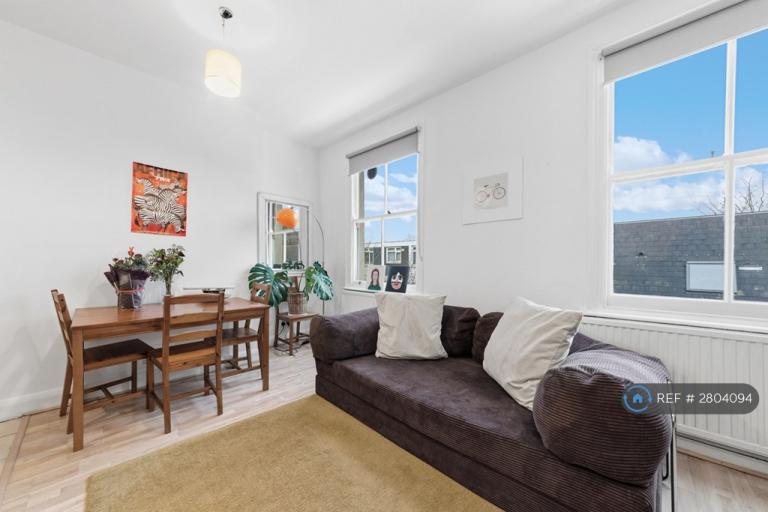 1 bedroom flat in Hornsey Road, London, N19 (1 bed) (#2804094)