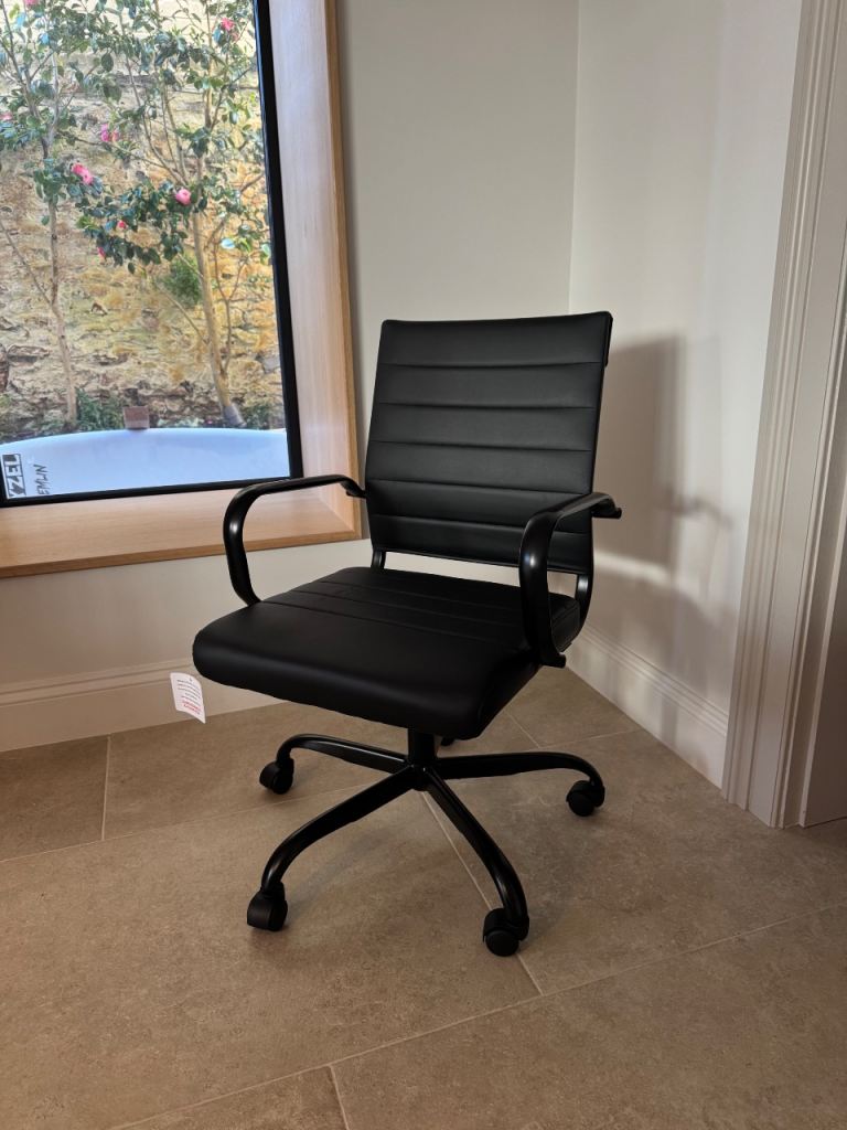 New height adjustable and rocking motion office swivel chair