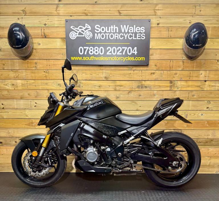 Suzuki GSX-S 1000 : 2022 (72) model : covered 22.6k