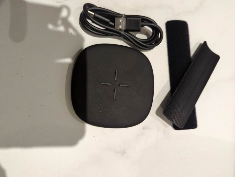 PitPat charger, cable & velcro strips