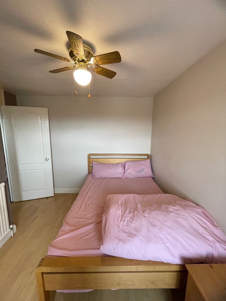 Double bed room for rent 