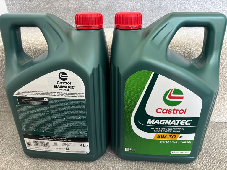 Castrol Magnatec 5W-30 engine oil - new and sealed