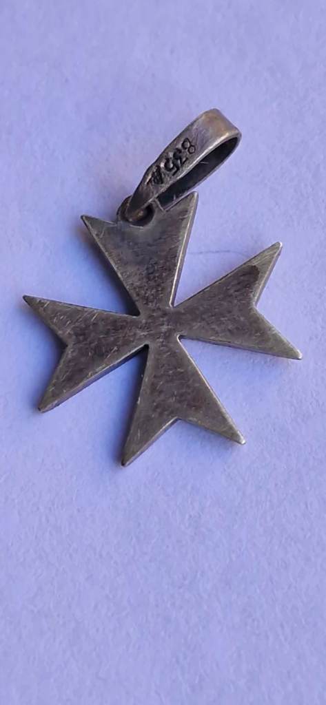 Silver Maltese Cross Pendant – Good Condition