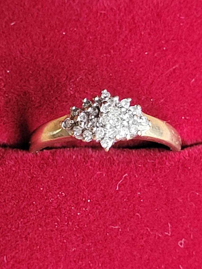 9ct Gold Diamond Cluster Ring – Approx. 30 Natural Diamonds – Size P – 2.55g – Hallmarked