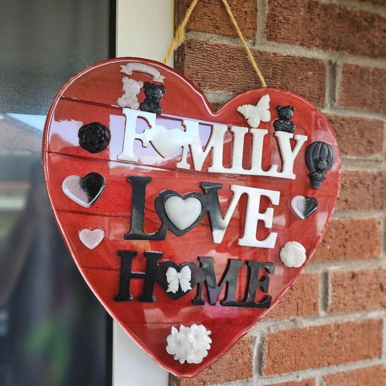 x1 Handmade Epoxy Resin Heart Plaque – “Family Love Home” Wall Hanging – Unique Home Decor