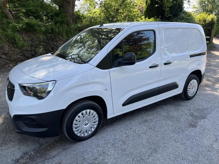 VAUXHALL COMBO L1 DYNAMIC, 1.5, 100ps, 2022, WHITE, AIR CON, EURO 6. Choice of 2