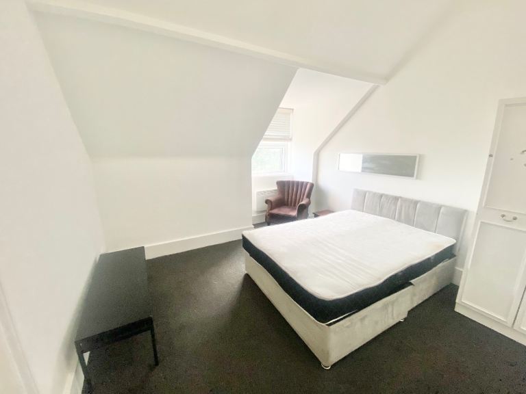 Large double room Hove £750 all bills 
