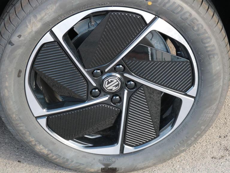 2025 MG MGS5 64kWh Trophy Long Range SUV 5dr Electric Auto (231 ps) HATCHBACK Electric Automatic