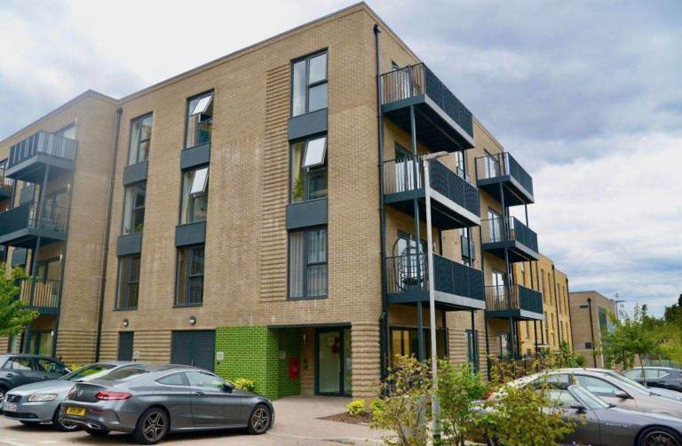 Fully Furnished Property with 2 Modern Bathrooms, Parking & Rent-Free Offer - COMPANY LET ALLOWED