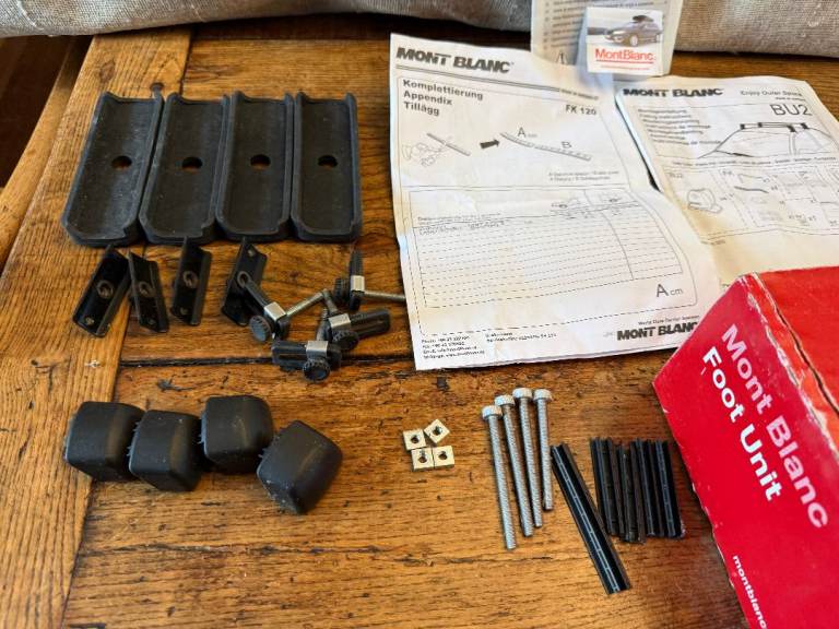 Mont Blanc Roof Bars & FK120 Fitting Kit for Land Rover Discovery 3+