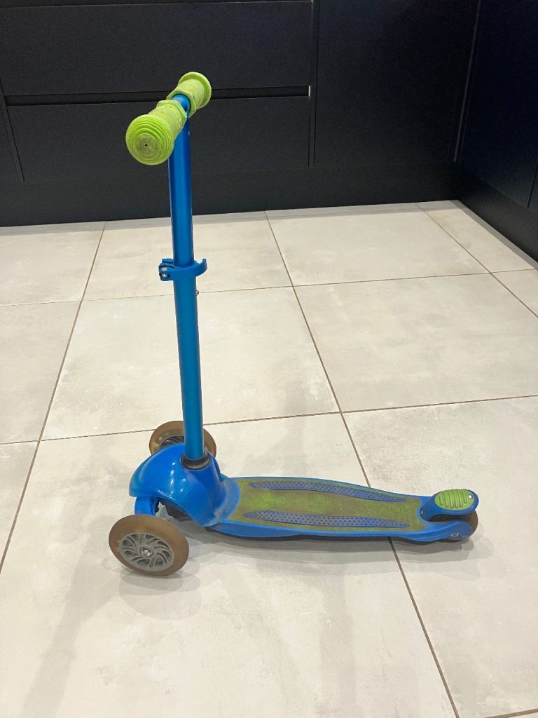 Free - well loved children’s scooter age 2-4