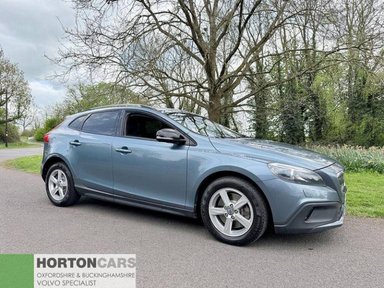 2025 Volvo V40 Cross Country 2.0 T5 Lux Nav Hatchback 5dr Petrol Geartronic AWD Euro 6 (s/s) (245...