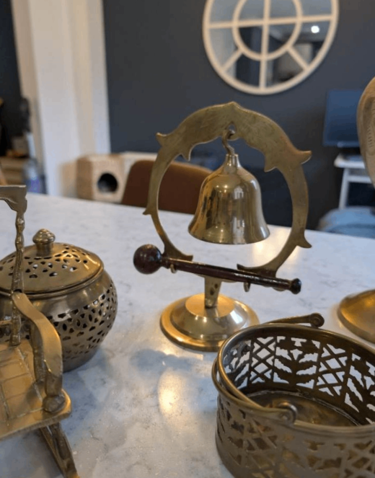 Various brass items 