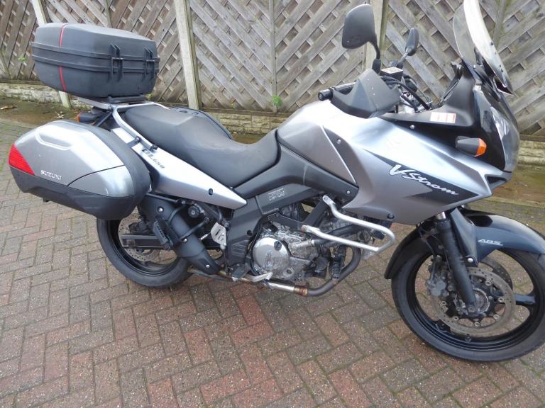 image for SUZUKI V STROM 650  08 REG SUZUKI LUGGAGE TOP BOX SPARES OR REPAIR BEEN STOOD
