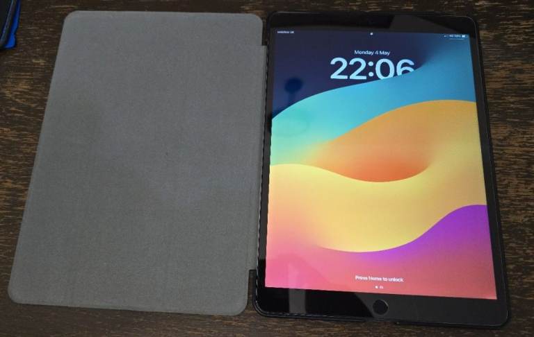 Apple iPad Pro Gen 2 10.5 Black 256GB WiFi & Cellular - Unlocked