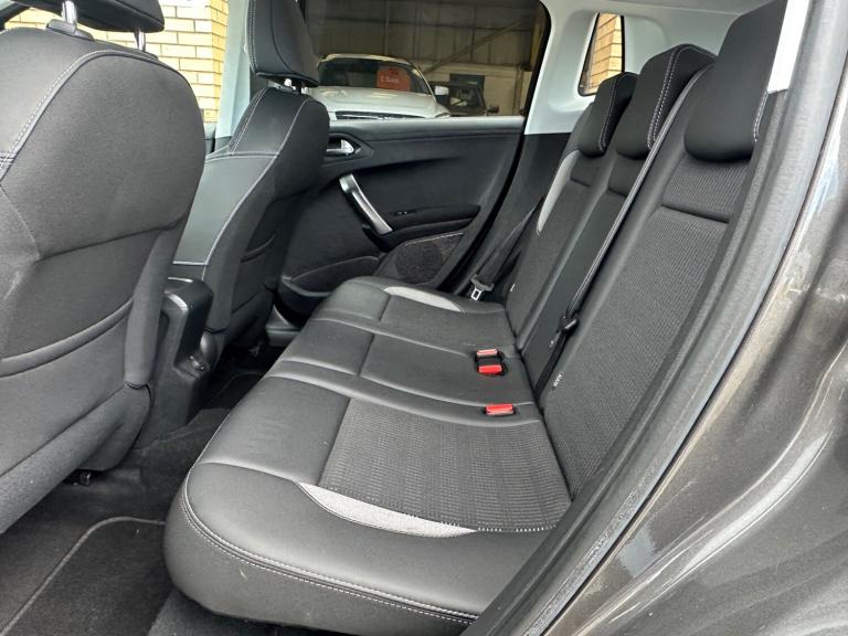 ** F.S.H ** 2017 (67) Peugeot 2008 1.6 BlueHDi Allure 5 dr hatchback ** VALUE **