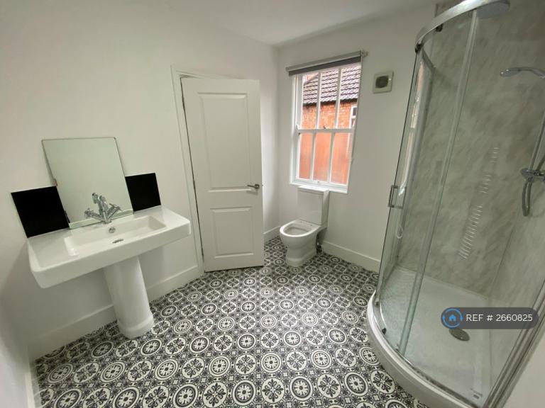 6 bedroom house in Daneshill Road, Leicester, LE3 (6 bed) (#2660825)