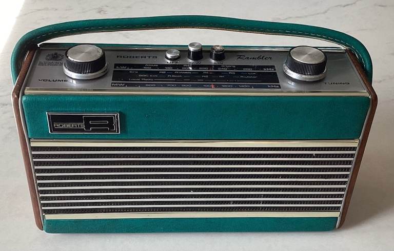 VINTAGE ROBERTS RAMBLER TRANSISTOR RADIO, TEAL GREEN, IN WORKING ORDER