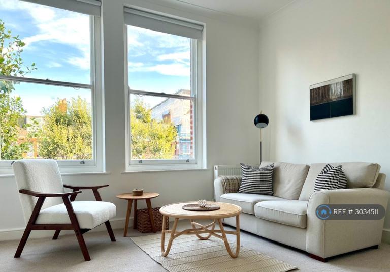 1 bedroom flat in Sutherland Avenue, London, W9 (1 bed) (#3034511)