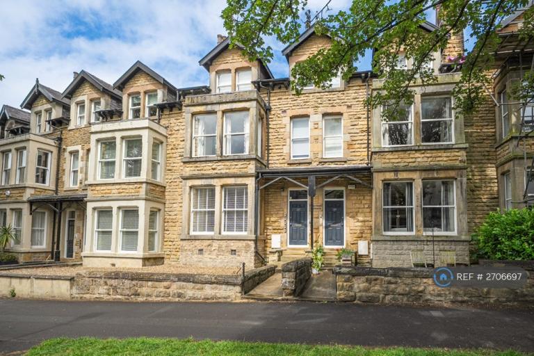 1 bedroom flat in Valley Drive, Harrogate, HG2 (1 bed) (#2706697)