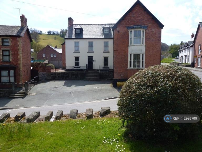1 bedroom flat in Wynnstay Flats, Welshpool, SY21 (1 bed) (#2928789)