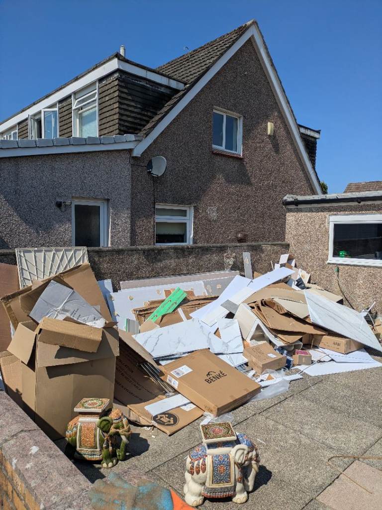 RELIABLE RUBBISH REMOVAL - HOUSE/GARAGE/GARDEN CLEARANCE - BINS EMPTIED - COUCH/MATTRESS UPLIFT